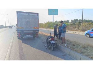 Kamyona arkadan çarpan motosikletin sürücüsü yaralandı