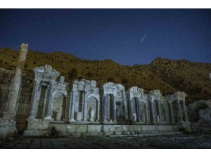 Burdur’un görkemli tarihi yapıları gökyüzünün ışıltılı şovuna tanıklık etti