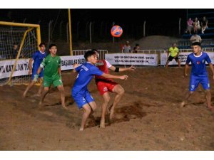 Manavgat’ta plaj futbolu heyecanı başladı