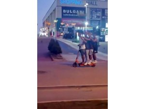 Scooter’a 4 kişi binerek kameraya poz verdiler