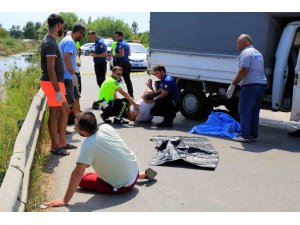 Antalya’da feci kaza, kamyonetin altında kalan motosiklet sürücüsü hayatını kaybetti