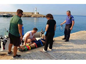 Kayalık alandan düşen kadını deniz polisi kurtardı