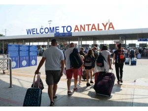 Antalya 8 ayda 12 milyon ziyaretçiye yaklaştı, yıl sonu beklentisi 17 milyon