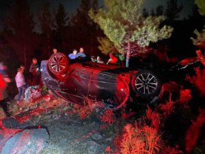 Takla atan otomobilin cam tavanından fırlayan sürücü ağır yaralandı