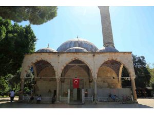 Antalya’da tarihi cami madde bağımlılarının mekanı oldu