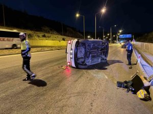 Burdur’da bordür taşına çarpan otomobil devrildi, sürücü olay yerinden kaçtı