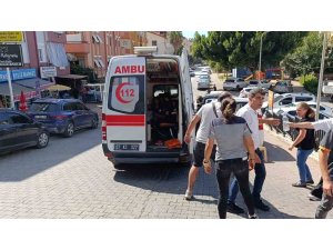 Rampa aşağı hareket eden aracı durdurmak isterken hastanelik oldu