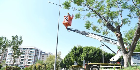 Konyaaltı’na güvenli ve ışıl ışıl parklar geliyor