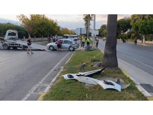 Antalya’da iki otomobil çarpıştı: 2 yaralı