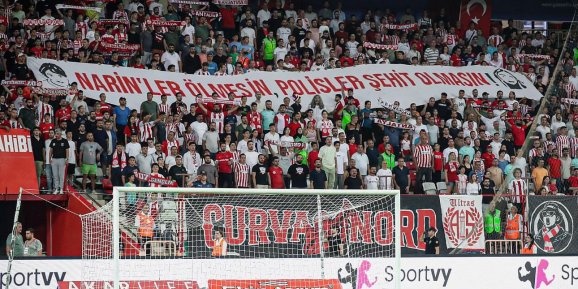 Antalyaspor taraftarından anlamlı pankart