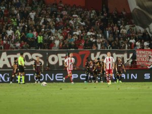 Trendyol Süper Lig: Antalyaspor: 0 - Galatasaray: 1 (Maç devam ediyor)