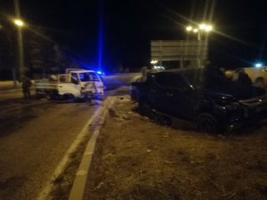 Isparta’da kamyonet ile hafif ticari araç çarpıştı: 1 yaralı