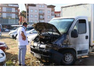 Kontağı çevirdi, kamyoneti alev alev yandı