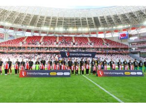 Trendyol Süper Lig: Antalyaspor: 3 - Bodrum FK: 1 (İlk yarı)