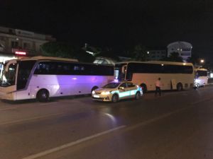 Polisten tur otobüslerine gece yarısı baskını