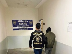 Kendisini polis ve savcı olarak tanıtarak dolandırıcılık yapan şahıs tutuklandı