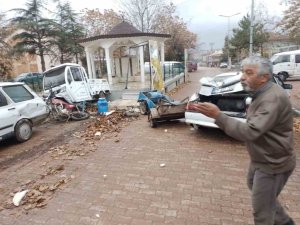 Isparta’da freni boşalan kamyon ortalığı savaş alanına çevirdi