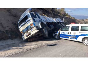 Kaza içinde kazada faciadan kıl payı dönüldü, o anlar İHA kamerasına yansıdı