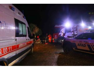 Falezlerden denize düşen araç için ekipler arama çalışması yaptı