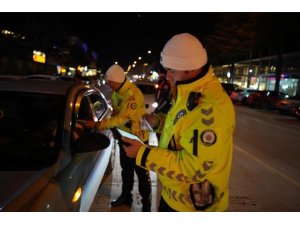 Isparta’da Asayiş Ve Trafik Denetimi: 5 Araç Trafikten Men Edildi