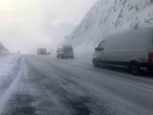 Antalya-Konya kara yolu tır ve çekicilerin geçişine yeniden açıldı