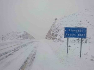 Antalya - Konya karayolunda kar yağışı etkili oldu