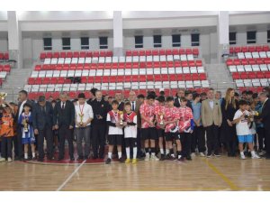 Aksu’da Okul Sporları Futsal Turnuvası sona erdi