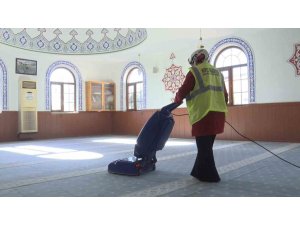 Kepez Belediyesi Ramazan öncesi cami ve cemevlerini temizledi