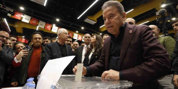 CHP Antalya’da Cumhurbaşkanı adayını belirlemek için oy verme işlemi devam ediyor