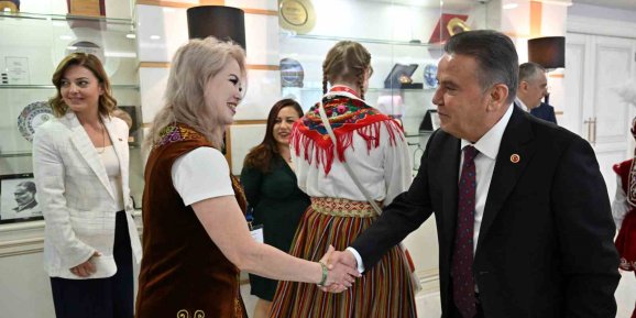 Başkan Böcek: "Dünya çocuklarını Antalya’da buluşturmaya devam edeceğiz"