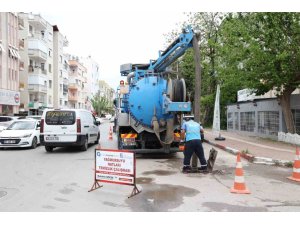 ASAT’ın ana arter ve bulvarlarda yağmur suyu hattı temizliği sürüyor