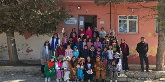 Eğirdirli öğrencilerden köy çocuklarına renkli etkinlikler