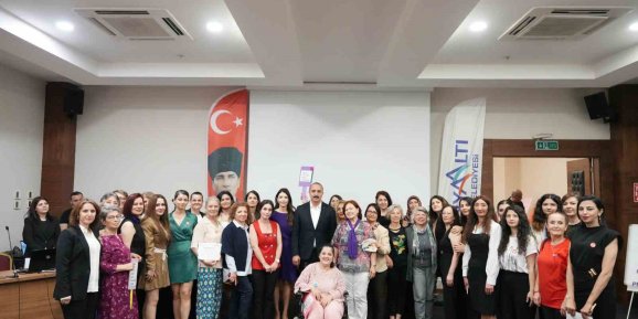 Kadınlar, sertifikalarını başkan Kotan’dan aldı