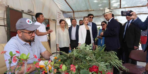Kepez ve Kırgız Balıkçı şehri arasında kardeşlik köprüsü kuruldu
