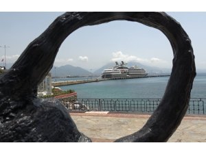 Alanya’ya kruvaziyerle 187 turist geldi