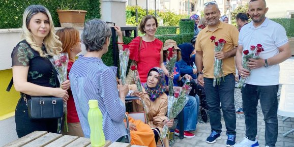 Yaşlıları sevindiren ziyaret