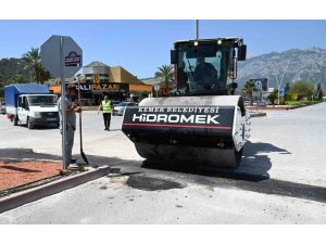 Elektrik altyapısı yenilenen Kemer’de yollar asfaltlanıyor