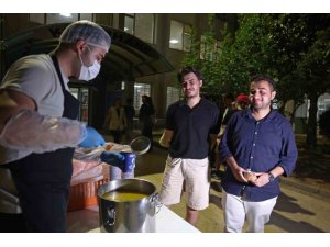 Antalya Büyükşehir Belediyesi’nden final haftasında öğrencilere çorba ikramı