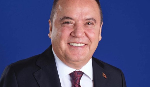 Böcek'ten Antalyalılara mesaj
