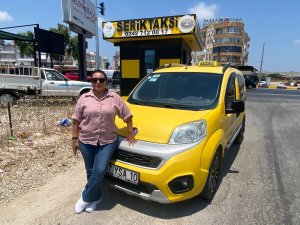 Kadın şoför, kadın müşterilerinin gözdesi oldu