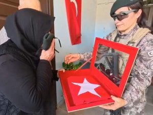 Şehitin anne babasına acı ziyaret