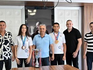 Altın madalyalı sporculardan Uysal'a ziyaret