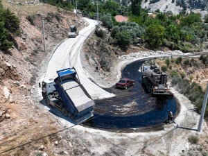 Antalya'yı Isparta’ya bağlayan yol sathi asfaltla kaplanıyor