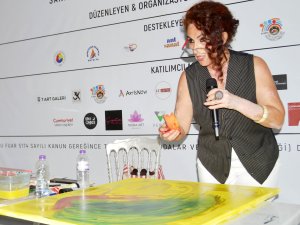 BABASI İLE OĞLUNU ÇİZDİ