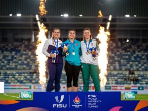 Milli cirit sporcusu Esra Türkmen, üniversiteler dünya şampiyonu oldu