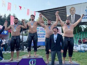 Kemer Belediyesi güreşçileri, kürsüye çıkma başarısı gösterdi.