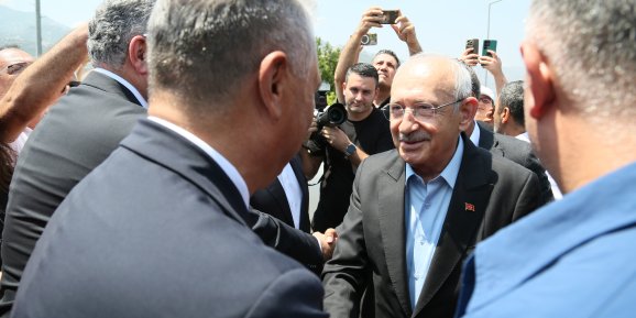 KIlıçdaroğlu cezavinde tutuklu Böcek ve Kara'yı ziyaret etti.