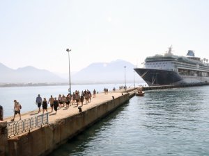 İngiliz turistler kruvaziyerle geldi