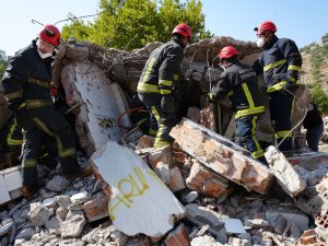 Antalya'da 5,8'lik deprem senaryosuyla gerçeği aratmayan tatbikat