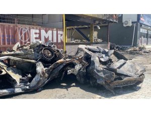 KORKU DOLU ANLAR: İŞYERİ VE HURDA ARAÇLAR ALEVLERE TESLİM OLDU